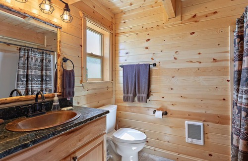 Island Park Cabin | KABINO: Foosball Toy Shed Big Driveway FirePit WiFi Grill
