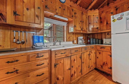Rangeley House | 🐾Kadel - Maine log home on Mooselookmeguntic Lake filled with rustic charm, dog friendly