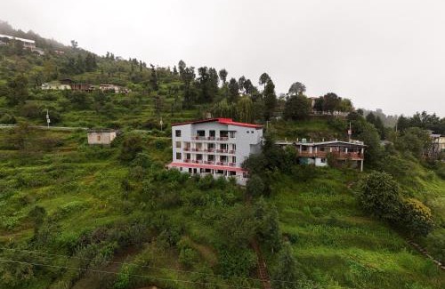 Kaul House | Kafal Pako Resort - Luxury Mountain View Stay in Mukteshwar
