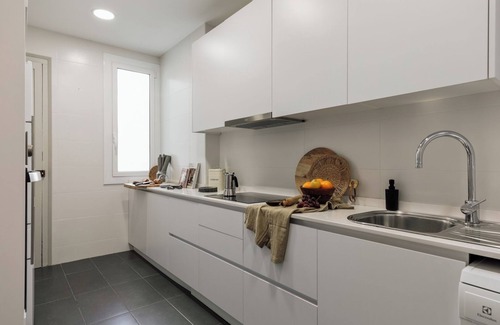 Eixample Apartment | Kaftan - 5 bedrooms and balcony in Eixample Dreta