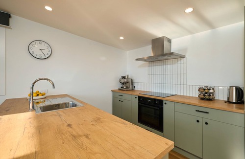 Kaikoura House | Kaikōura Getaway | Modern | Mountain Views - KK4313