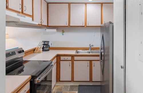 Historic Kailua Village Condo | 🌴Kailua Bay Resort 4-305, 3rd floor with Ocean View🌴