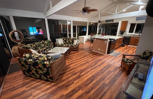 Lanikai House | Kailua Lanikai By The Sea- 3 Bed, 2 1/2 Baths, 2200 sq. ft., A/C, Sleeps