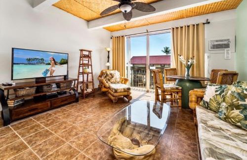 Historic Kailua Village Apartment | Kailua Village, Ocean View, AC, King Bed, Lanai, Pool, In Unit Laundry