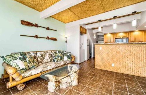 Historic Kailua Village Apartment | Kailua Village, Ocean View, AC, King Bed, Lanai, Pool, In Unit Laundry