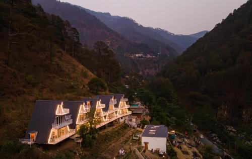 Nainital Hotel | Kainchi Retreat near Kainchi Dham