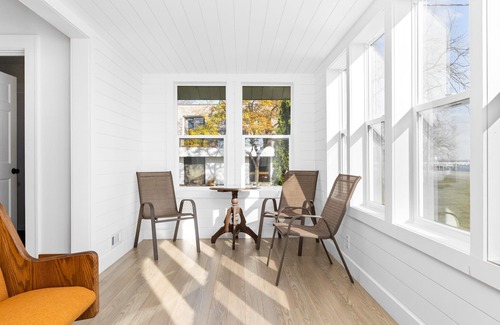 Greilickville House | Kaiser House Sleeps 8, Traverse City 3 minutes away! Pet friendly