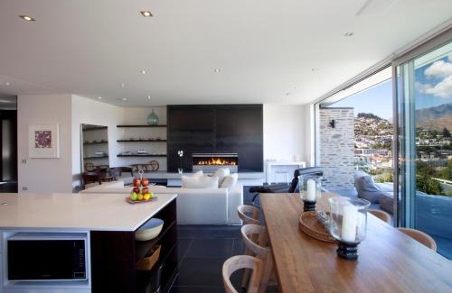 Queenstown Villa | Kakara Moana by MajorDomo - Lake Views & Spa Pool