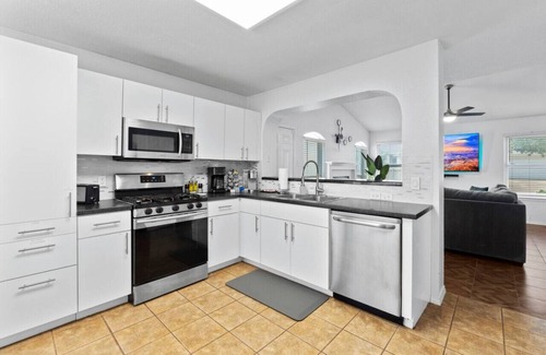 Round Rock House | Kalahari, Cowboy Pool, Arcade, King Beds, Grill , Large Patio, Firepit