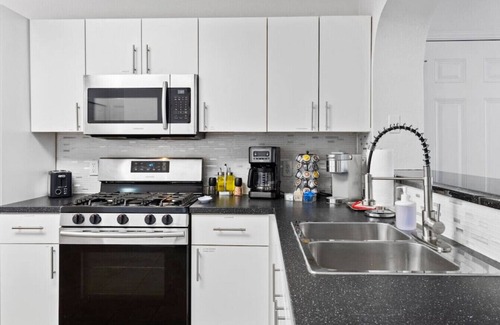 Round Rock House | Kalahari, Cowboy Pool, Arcade, King Beds, Grill , Large Patio, Firepit