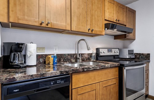 Historic Kailua Village Condo | Kalani Kai#109 1st Floor, Remodeled Unit in Heart of Kona Town! Best location