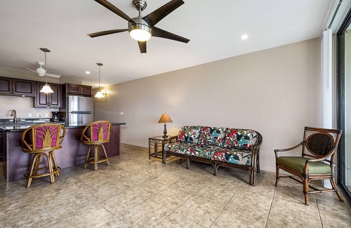 Historic Kailua Village Condo | Kalanikai 306: Cozy Oceanview Unit w/AC & Shared Pool in the heart of Kona Town