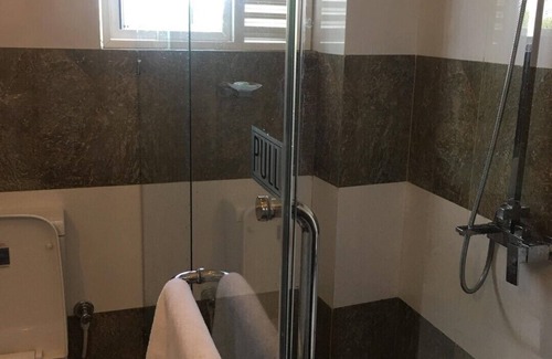 Negombo Hotel | Kalapuwa resort - Double room with Balcony and en-suite bathroom