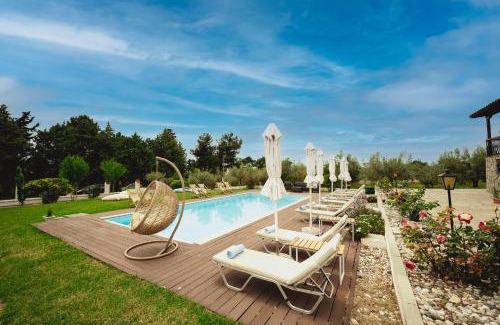 Nea Propontida House | Kalisun Pool House by Georgalas