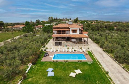 Nea Propontida House | Kalisun Pool House by Georgalas