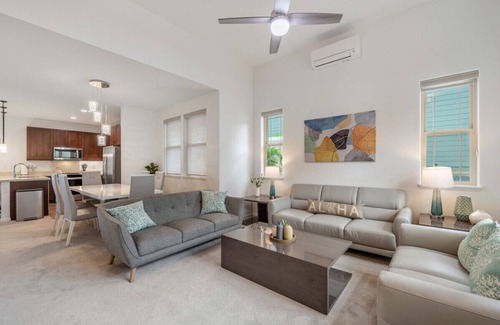 Makaha Valley House | Kalo Homes - Ocean View Escape