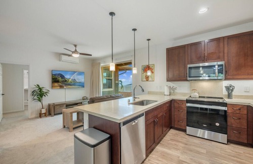 Makaha Valley House | Kalo Homes - Ocean View Escape