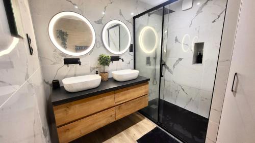 Concarneau Apartment | - KALON - CONCARNEAU - SALLE CINÉMA - PLAGE À 100m - VILLE CLOSE À PIEDS - WIFI - Center & beach within walking distance -