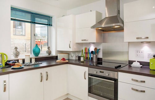 Saint Austell Bay Cottage | Kamal boasts sea views and access to a private beach just a few minutes’ walk.