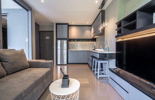 Kamala Apartment | Kamala Beach 1BR Apt Pool, Gym & Rooftop Bar P211