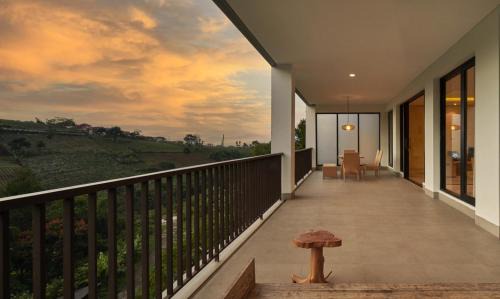 Bandung Villa | Kamala Plantation View Villa 10 bedrooms with a private Infinity pool and Billiard