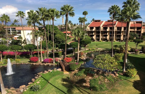 Kihei Condo | Kamaole Sands -Inner Court-Extra Large Lanai-Ocean & Garden Views