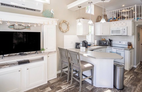 Key Largo Cottage | Kampground Paradise w/Kayaks, Heated Pool & Marina