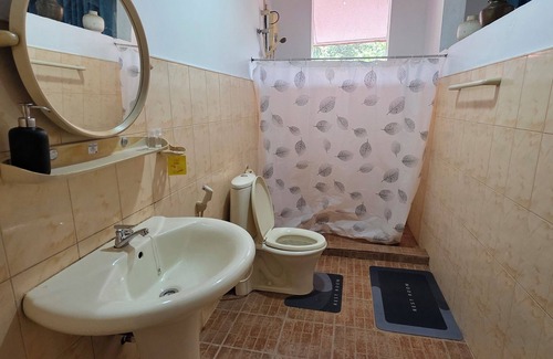 Katugastota Hotel | Kandy Comforts