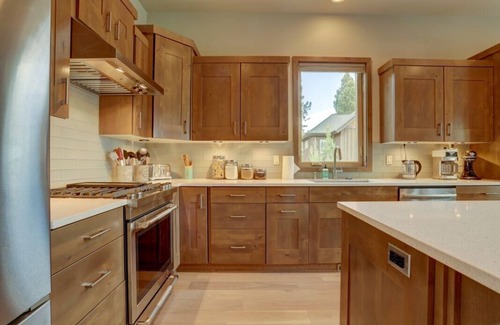 Bend House | Kangaroo Loop - Closest to Bachelor! 5BR/3.5BA, Jacuzzi
