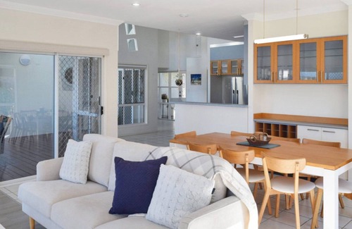 Bongaree House | Kangaroo Waters on Bribie