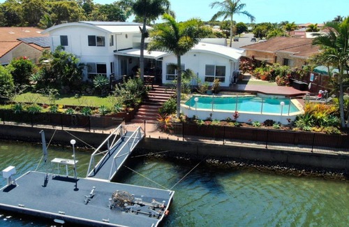 Bongaree House | Kangaroo Waters on Bribie