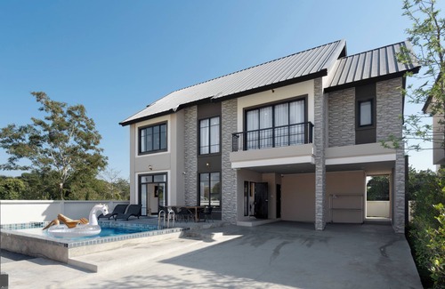 San Phranet Villa | Kanna French Pool Villa