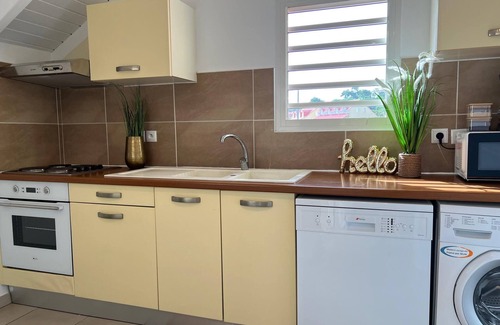 Saint-Claude Apartment | KANOA LODGE - Spacious apartment, air-conditioned rooms, sea view terrace