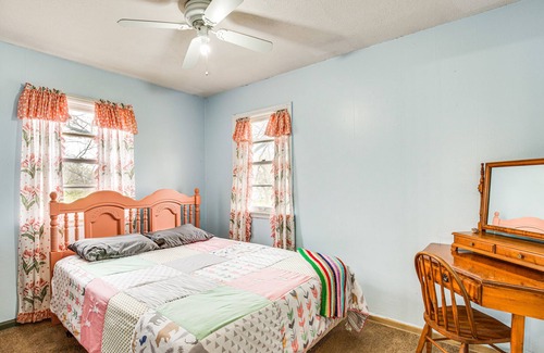 Kansas City House | Kansas City Home ~ 1 Mi to Arrowhead Stadium!