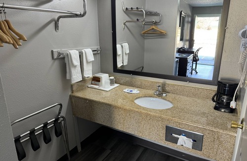 Independence Hotel | Kansas Inn Independence