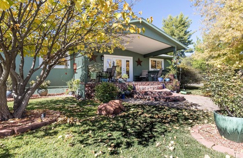 Cottonwood House | Kapila Gardens Family Retreat with heated pool