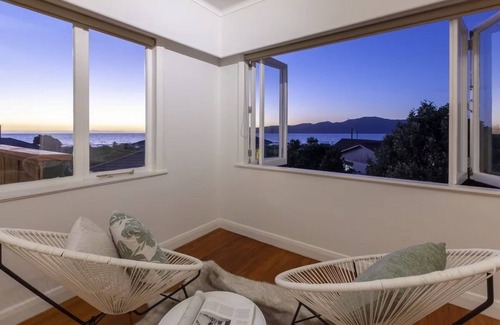 Paraparaumu Beach House | Kapiti Getaway - Fantastic location - Pool, Spa & Tennis Court