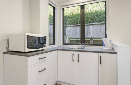Waikanae House | Kapiti Views - Waikanae Beach Holiday Home
