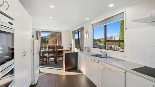 Waikanae House | Kapiti Views - Waikanae Beach Holiday Home