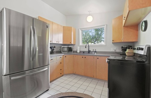North Spokane House | Karaoke Bar - Mini Bar - Arcade Machine - Sleeps 12