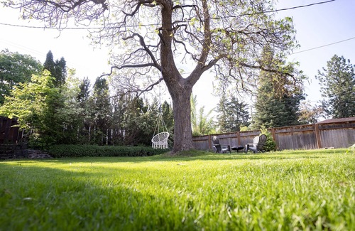 North Spokane House | Karaoke Bar - Mini Bar - Arcade Machine - Sleeps 12