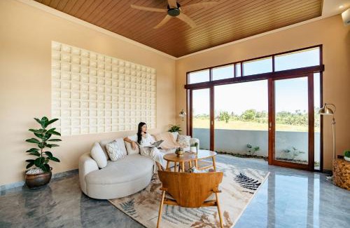 Mas Bed & Breakfast | Kari Senja Ricefield View Villa