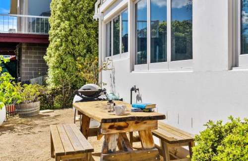 Geilston Bay Apartment | Karinya