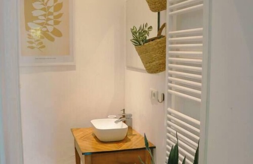 Bad Wilhelmshoehe Apartment | Karlsaue - Big-Size Bed garden apartment