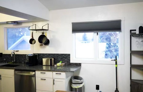Fairview Apartment | Karluk oasis. 2-bedroom 1 bath apartment in Anchorage