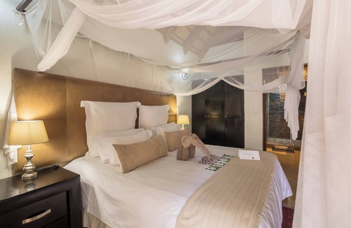 Maruleng Cabin | Karongwe Portfolio - Shiduli Private Game Lodge