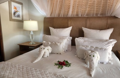 Maruleng Cabin | Karongwe Portfolio - Shiduli Private Game Lodge