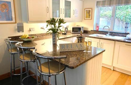 Trebarwith Strand House | Karrek View - Trebarwith Strand (Sleeps 8-10)