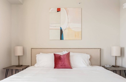 Lowry Hill East Apartment | Kasa | Cozy 2 BD + Amenity Access | Minneapolis