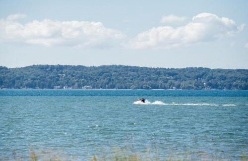 Traverse City Hotel | Kasa Gold Coast Inn Traverse City